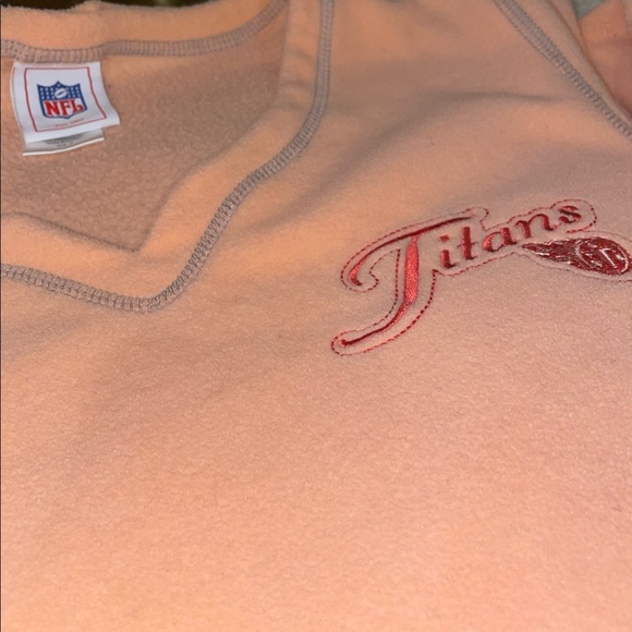 NFL for her Officially Licensed Tennessee Titans Peach pull over - Picture 2 of 4